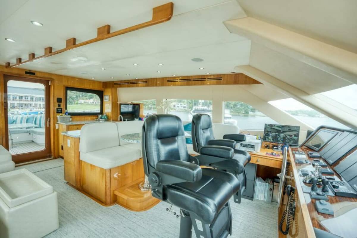 2007 Hatteras 80 Enclosed Bridge "MAJESTIK" photo 49