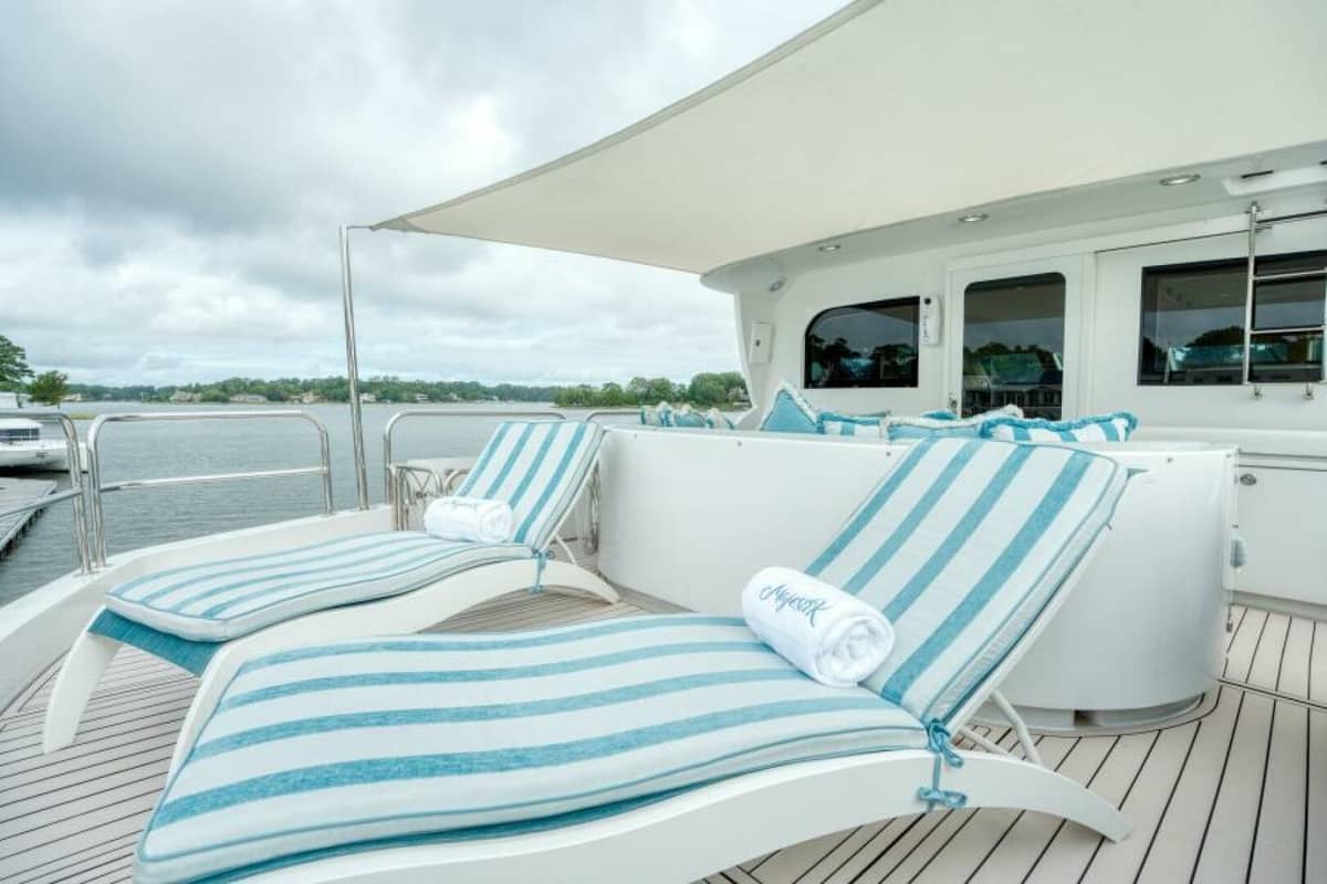2007 Hatteras 80 Enclosed Bridge "MAJESTIK" photo 62