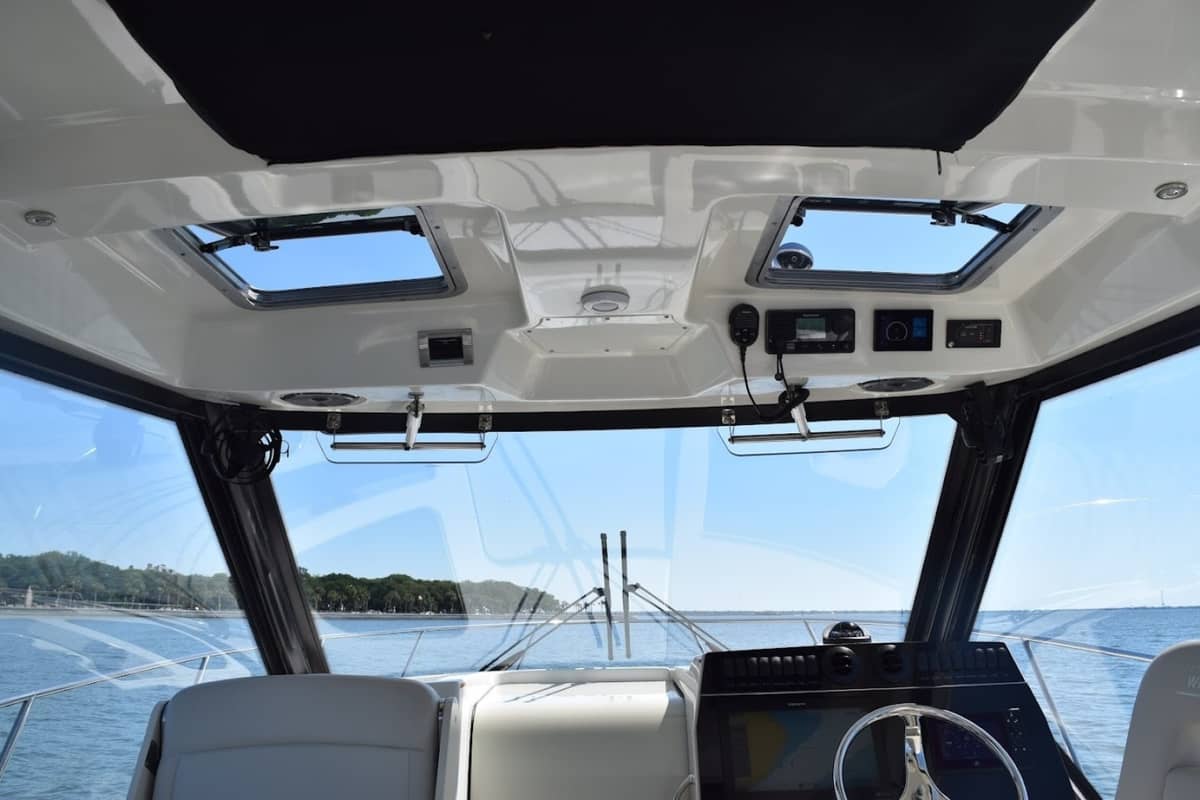2021 Boston Whaler 325 Conquest "SIP N SEA" photo 20