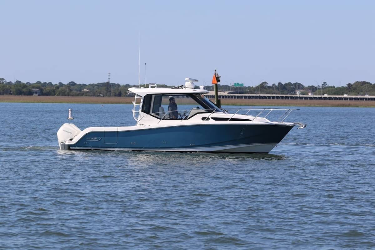 2021 Boston Whaler 325 Conquest "SIP N SEA" photo