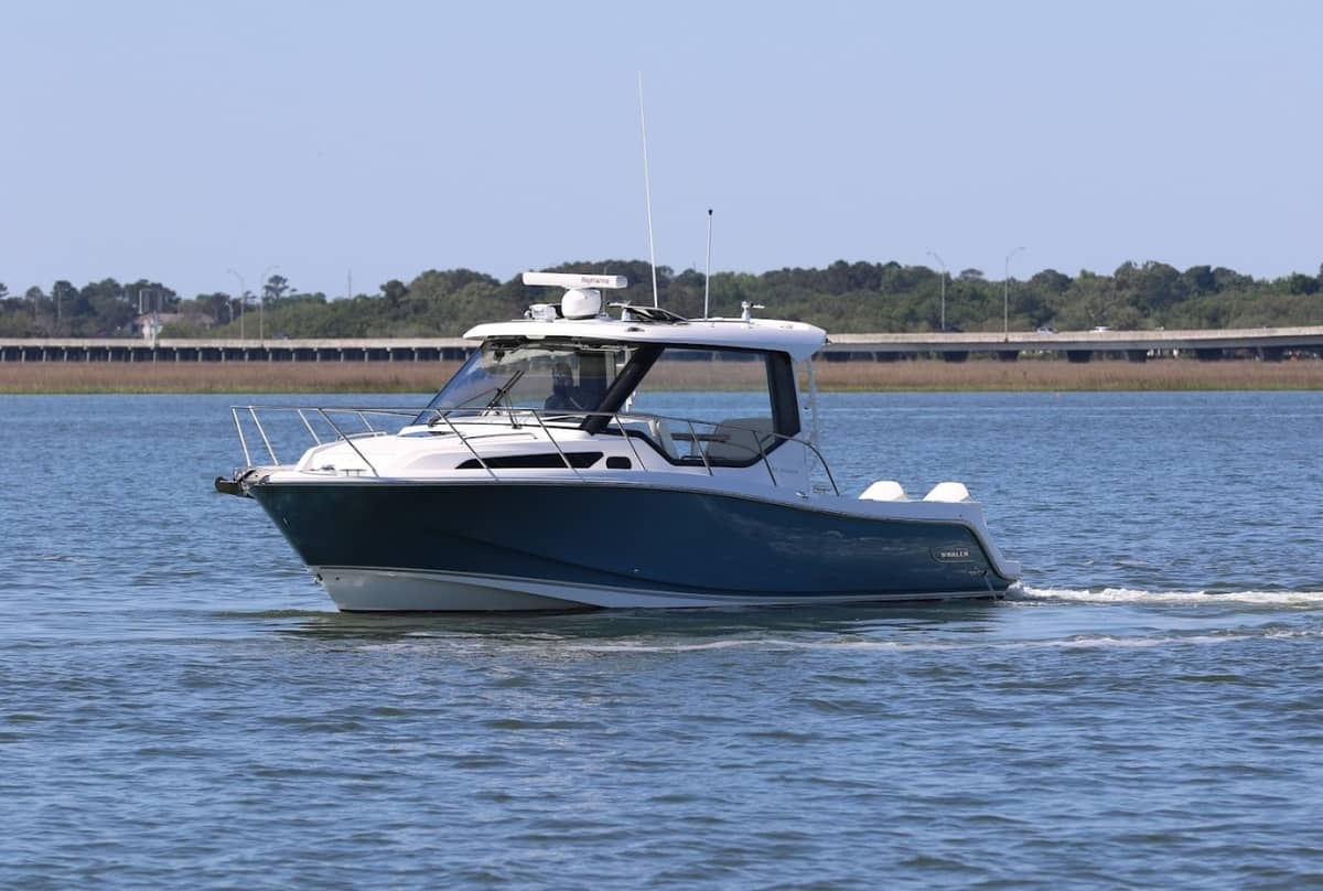 2021 Boston Whaler 325 Conquest "SIP N SEA" photo 7