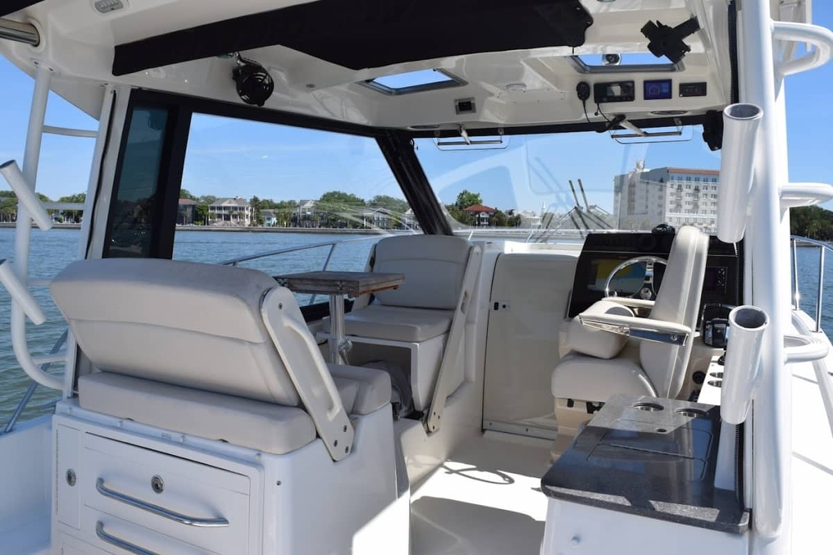 2021 Boston Whaler 325 Conquest "SIP N SEA" photo 15