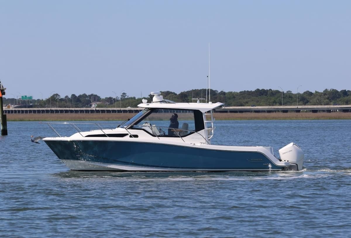 2021 Boston Whaler 325 Conquest "SIP N SEA" photo 6