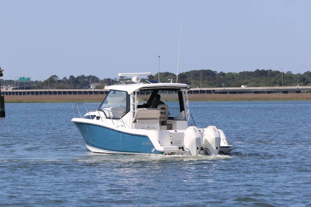 2021 Boston Whaler 325 Conquest "SIP N SEA" photo 4