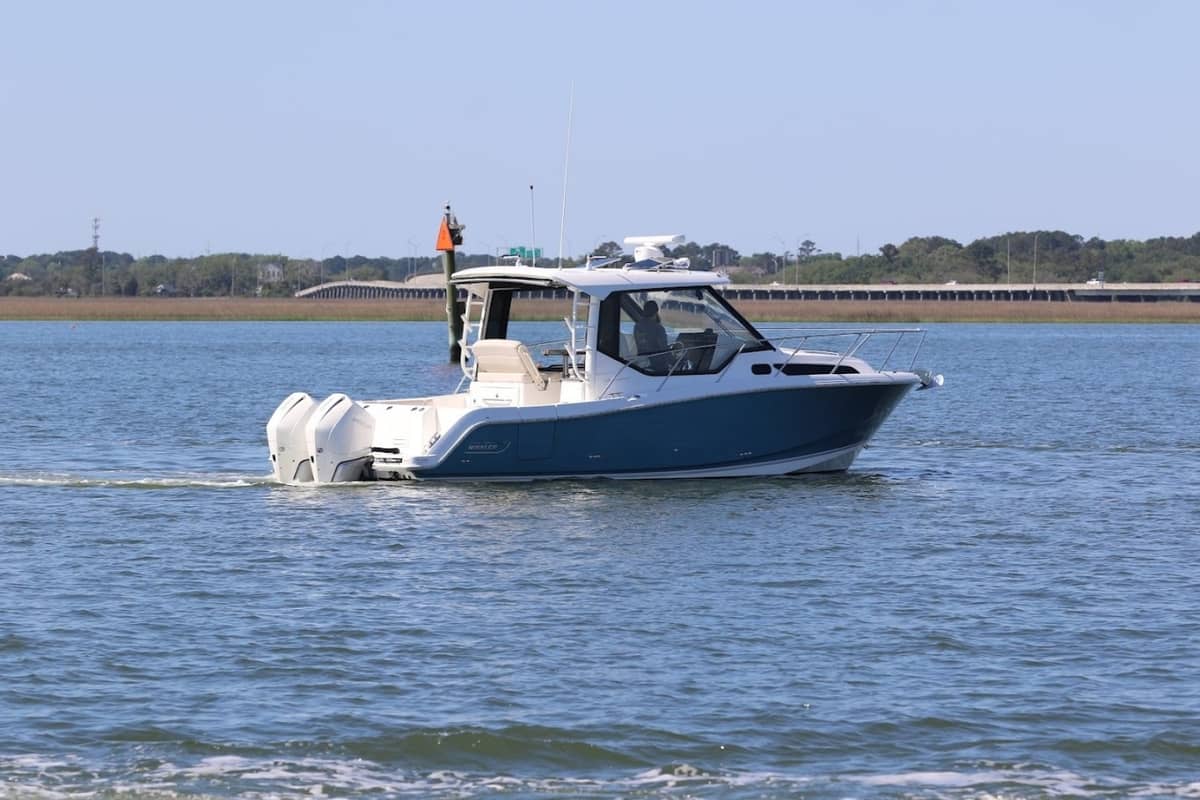 2021 Boston Whaler 325 Conquest "SIP N SEA" photo 2