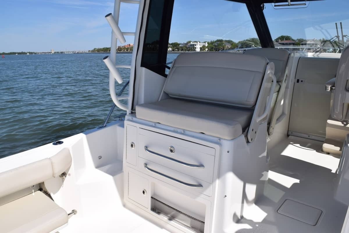 2021 Boston Whaler 325 Conquest "SIP N SEA" photo 13