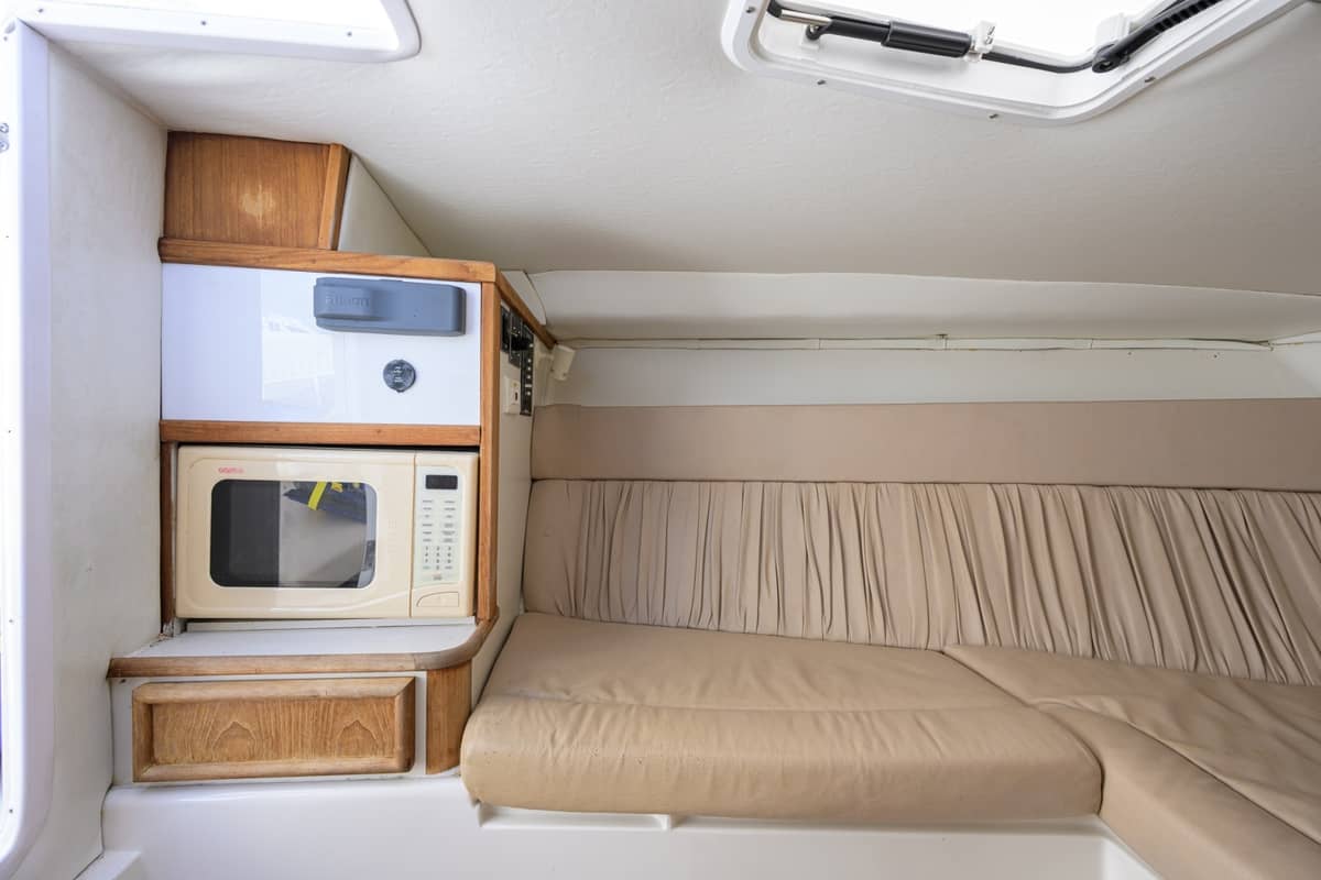 2003 Jupiter 31 Cuddy photo 17