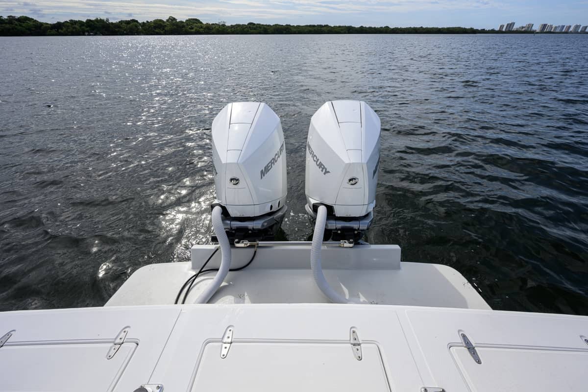 2003 Jupiter 31 Cuddy photo 31