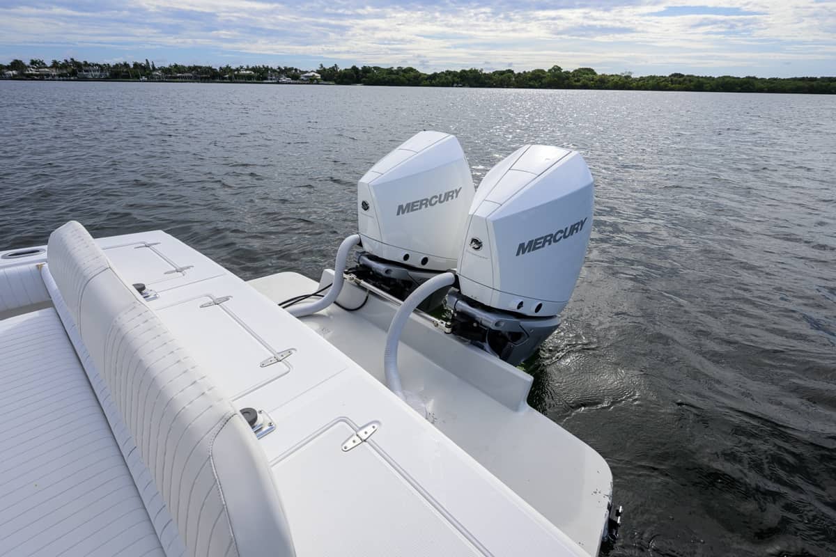 2003 Jupiter 31 Cuddy photo 30