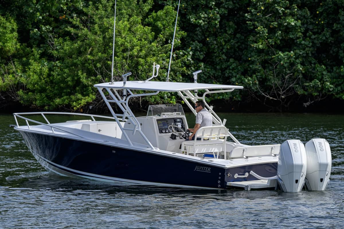 2003 Jupiter 31 Cuddy photo 36