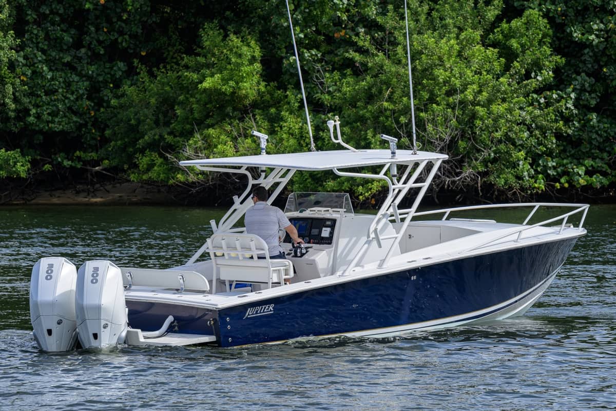 2003 Jupiter 31 Cuddy photo 38