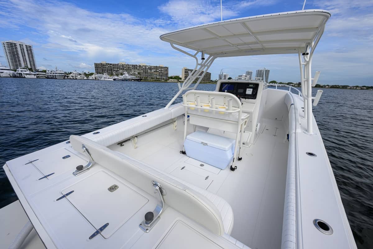 2003 Jupiter 31 Cuddy photo 13