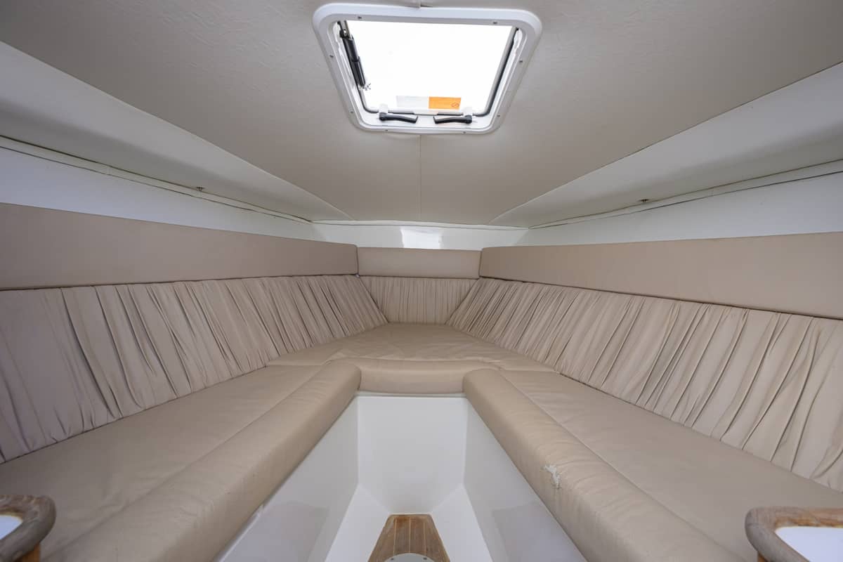 2003 Jupiter 31 Cuddy photo 20