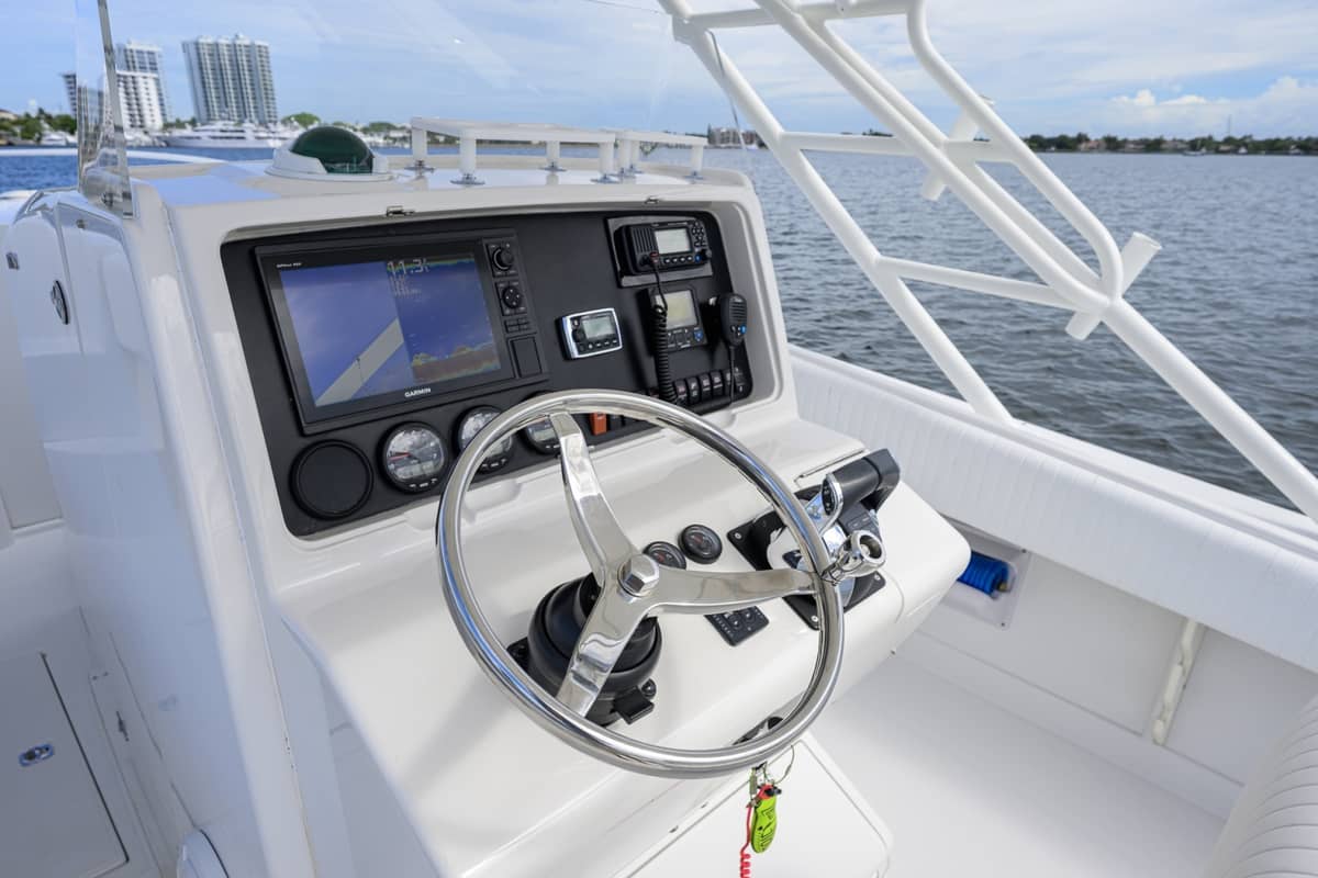 2003 Jupiter 31 Cuddy photo 3