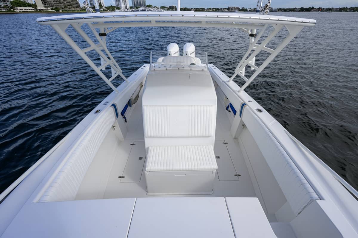 2003 Jupiter 31 Cuddy photo 26