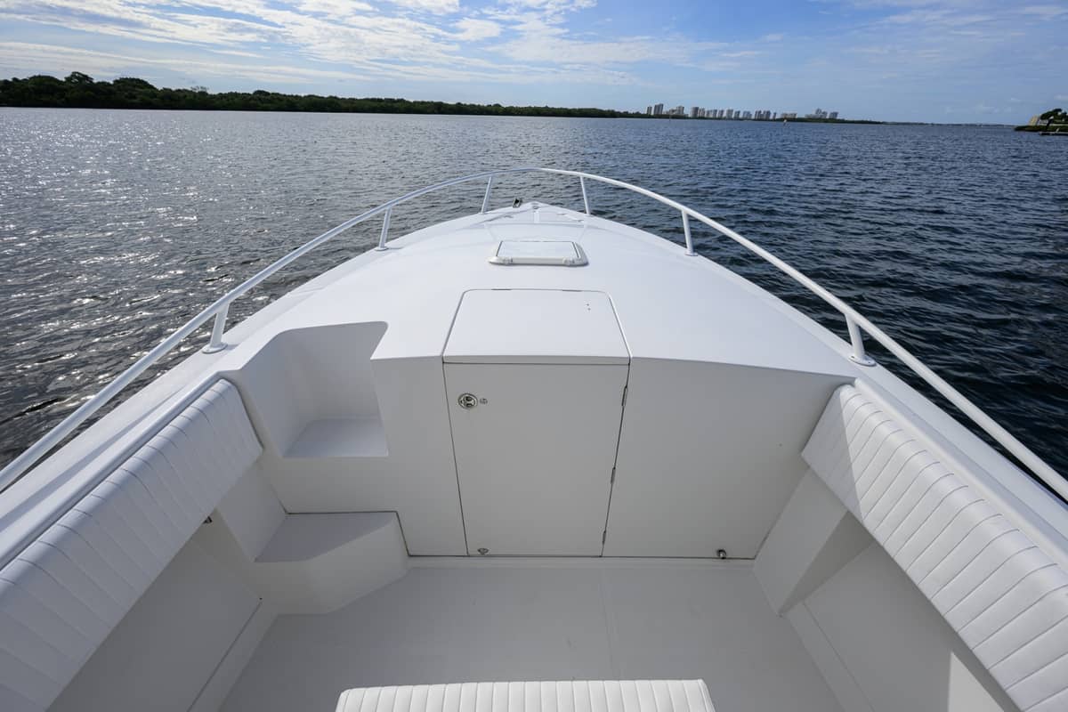 2003 Jupiter 31 Cuddy photo 23