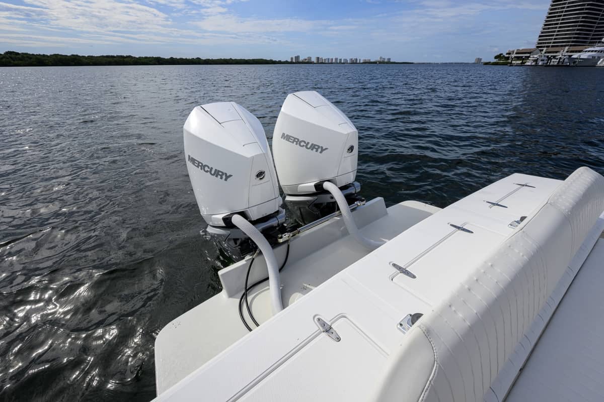 2003 Jupiter 31 Cuddy photo 32