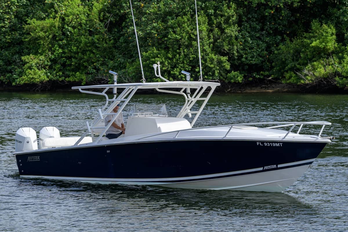 2003 Jupiter 31 Cuddy photo 33