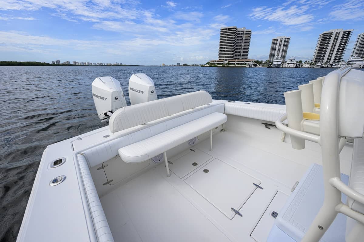 2003 Jupiter 31 Cuddy photo 8