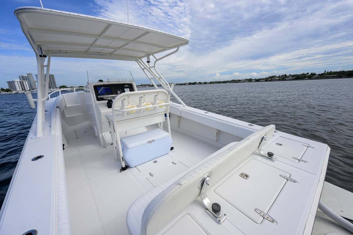 2003 Jupiter 31 Cuddy photo 11