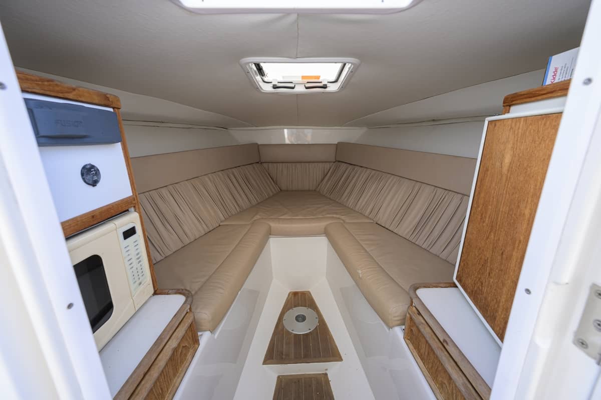 2003 Jupiter 31 Cuddy photo 19