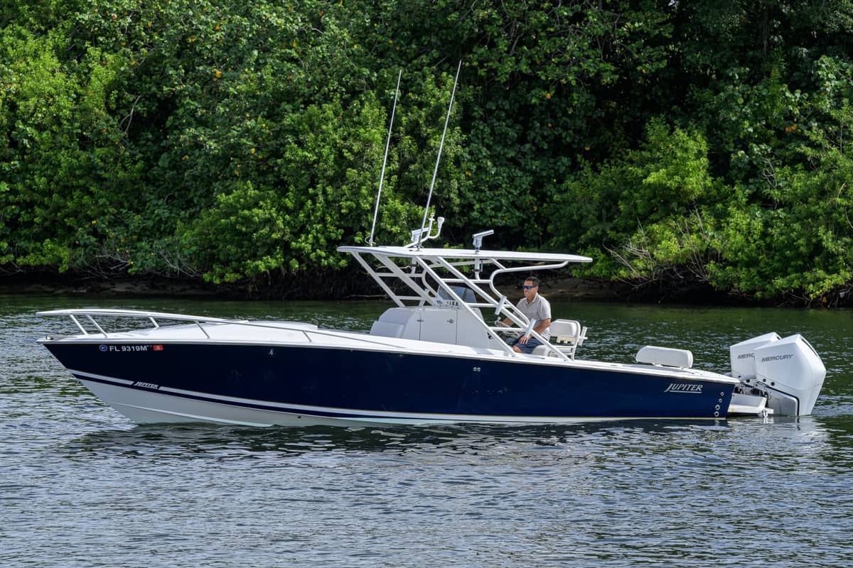 2003 Jupiter 31 Cuddy photo 35