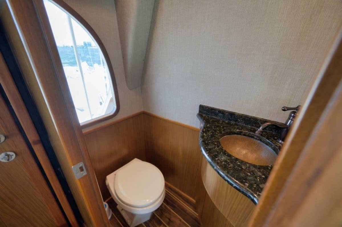 2011 Viking 70 Convertible "Cutter Bill" photo 12