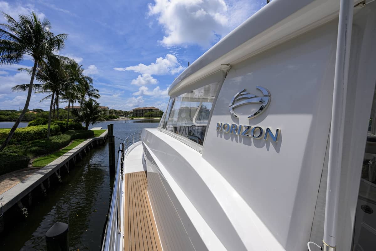 2018 Horizon FD85 "Midnight Moon" photo 79