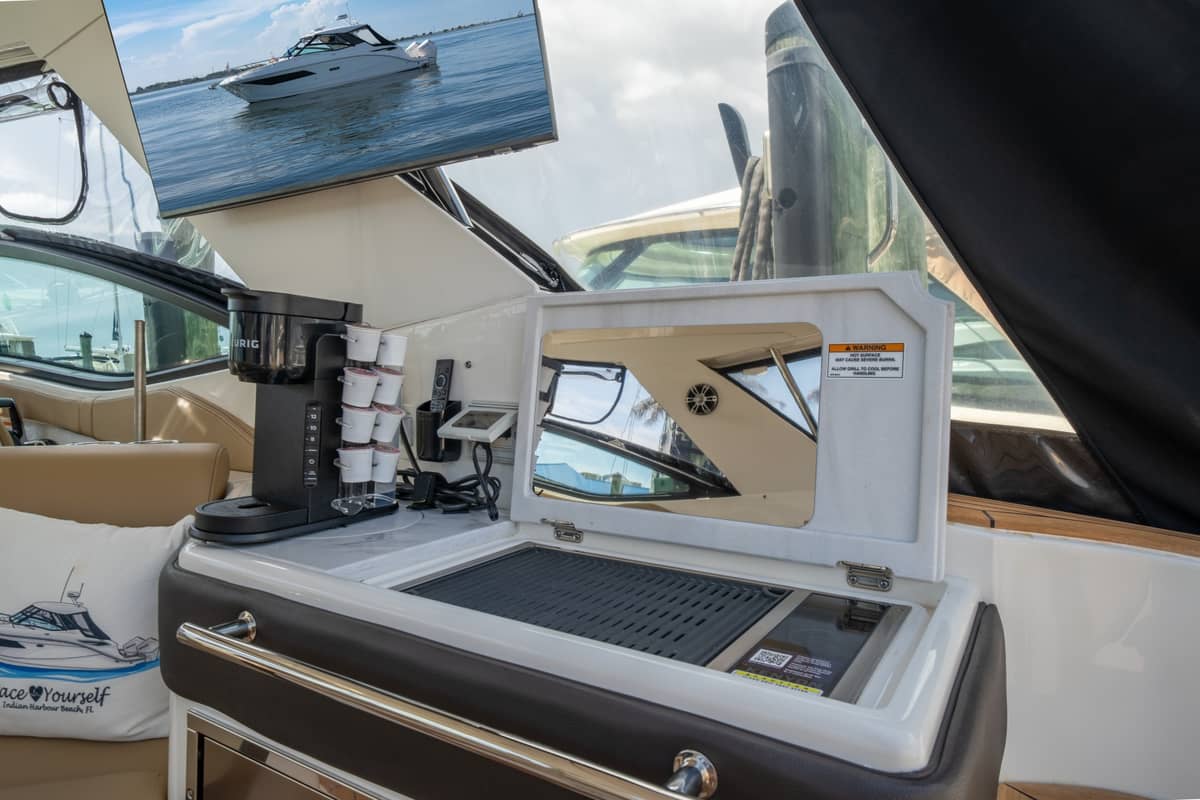 2025 Sea Ray 320 Sundancer "Pace Yourself" photo 14