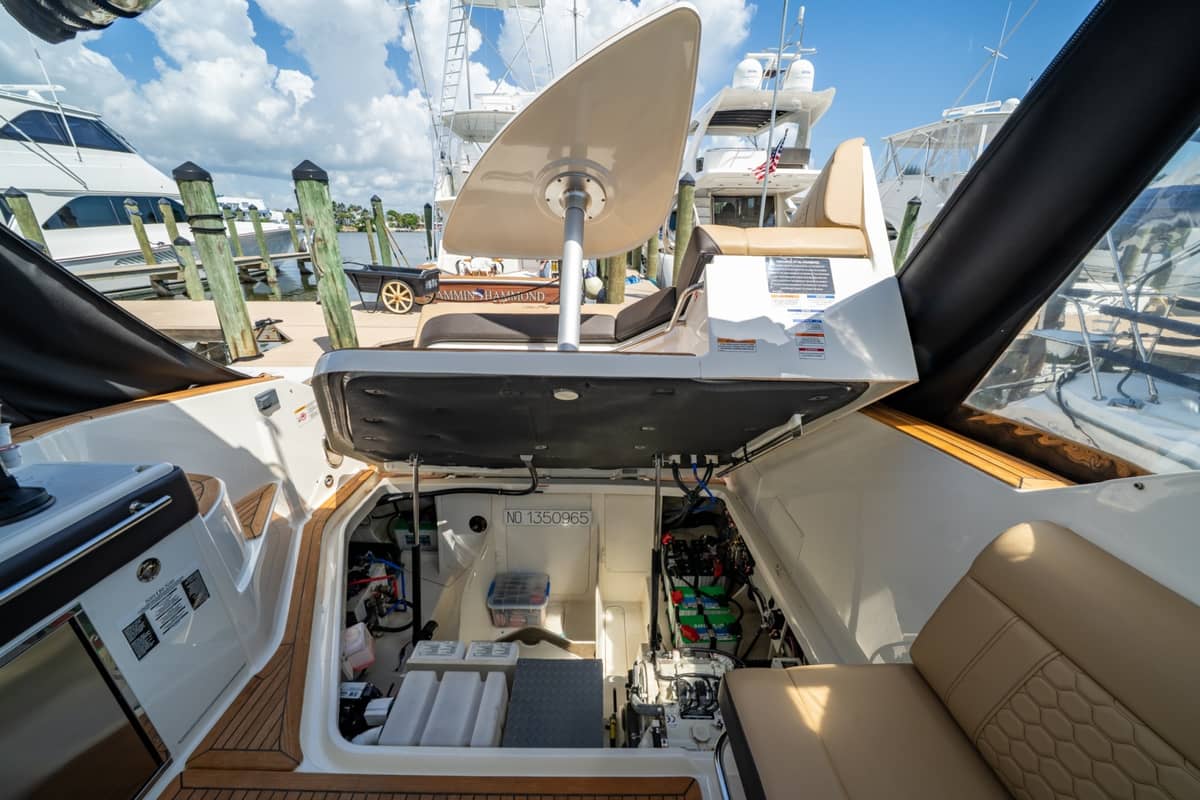 2025 Sea Ray 320 Sundancer "Pace Yourself" photo 26