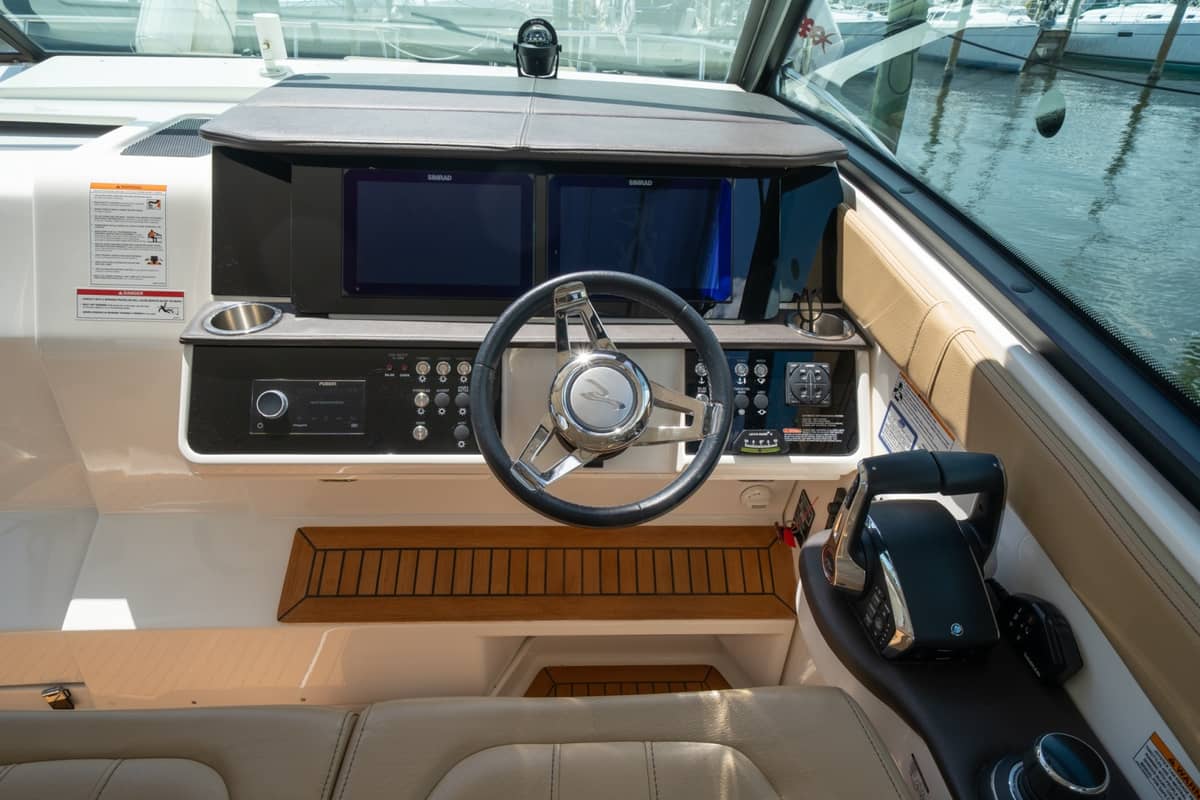 2025 Sea Ray 320 Sundancer "Pace Yourself" photo 19