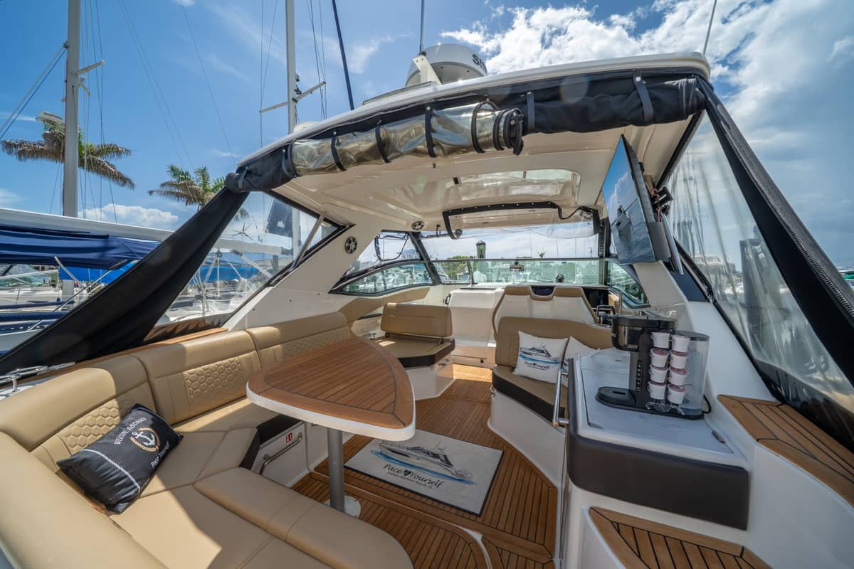 2025 Sea Ray 320 Sundancer "Pace Yourself" photo 11
