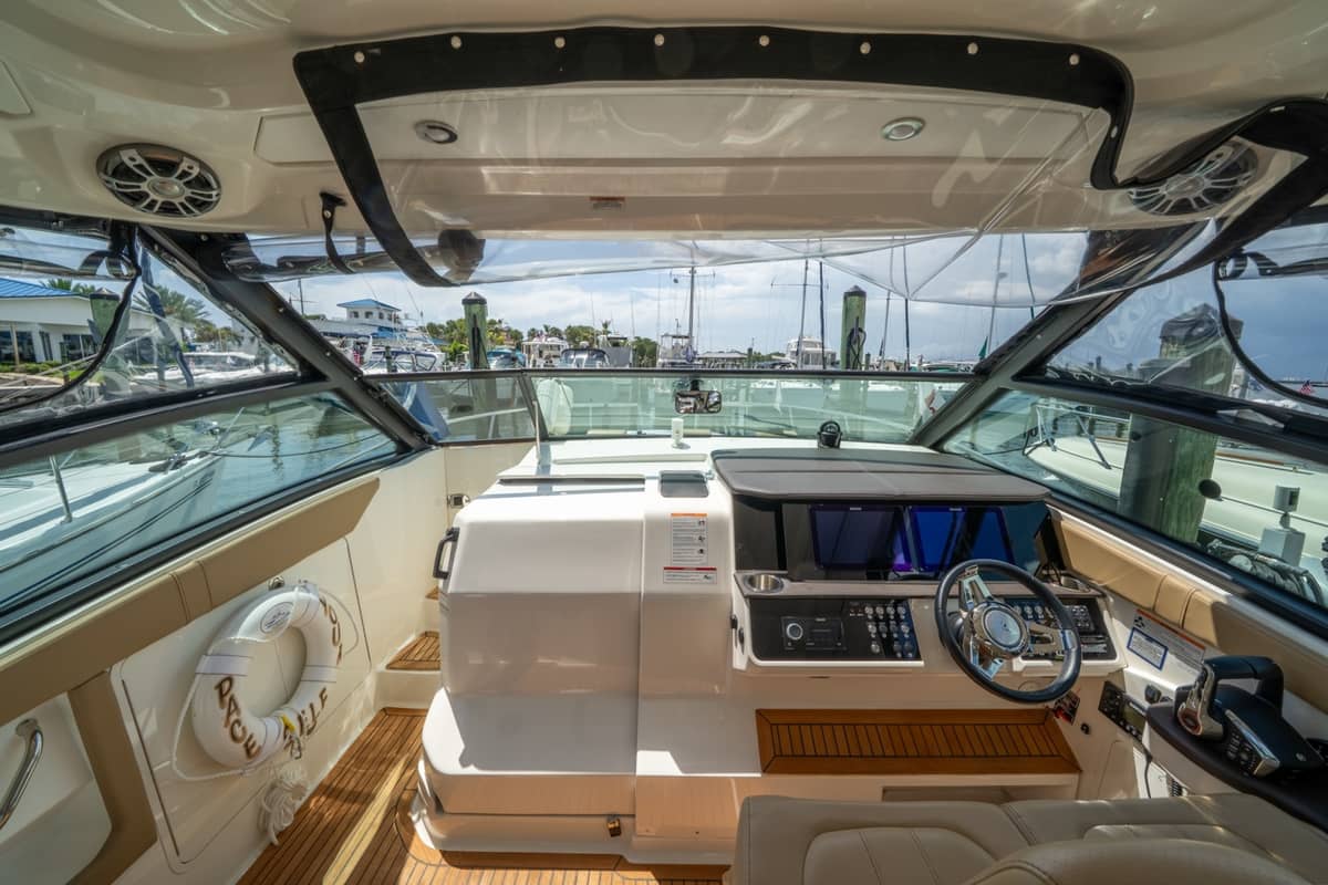 2025 Sea Ray 320 Sundancer "Pace Yourself" photo 4