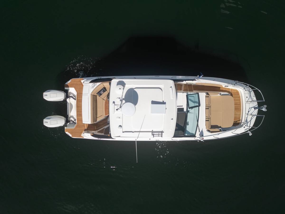 2025 Sea Ray 320 Sundancer "Pace Yourself" photo 39