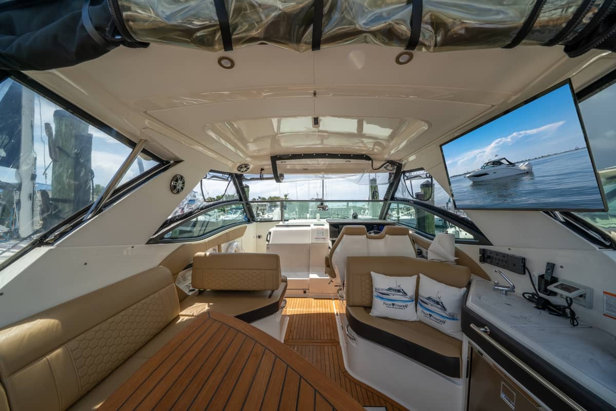 2025 Sea Ray 320 Sundancer "Pace Yourself" photo 15