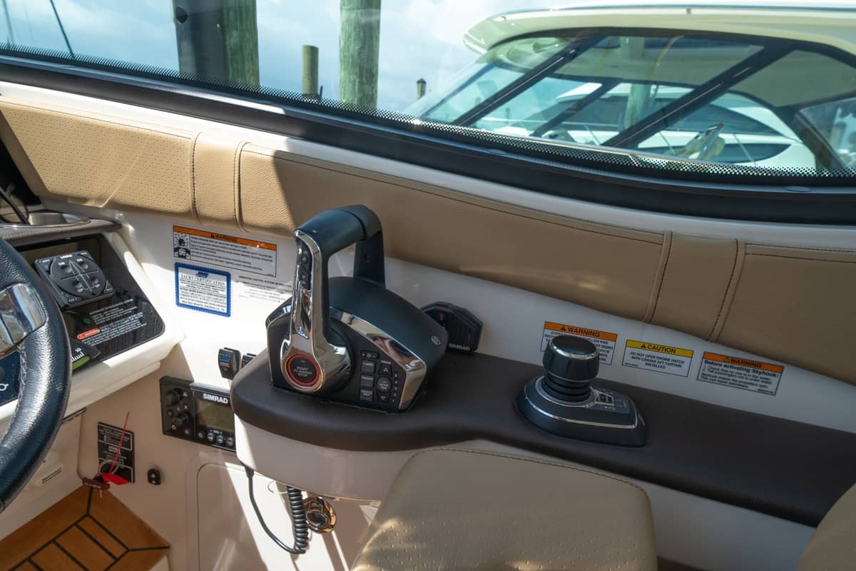 2025 Sea Ray 320 Sundancer "Pace Yourself" photo 20