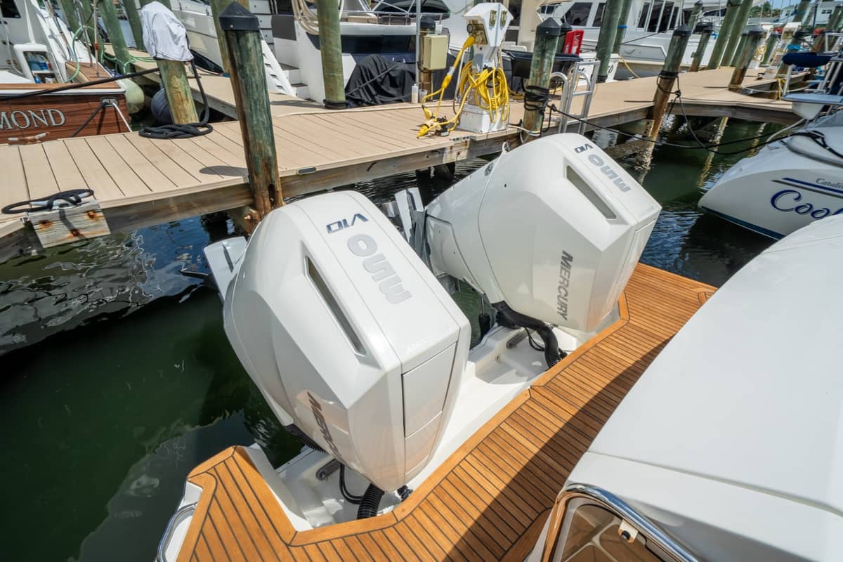 2025 Sea Ray 320 Sundancer "Pace Yourself" photo 8