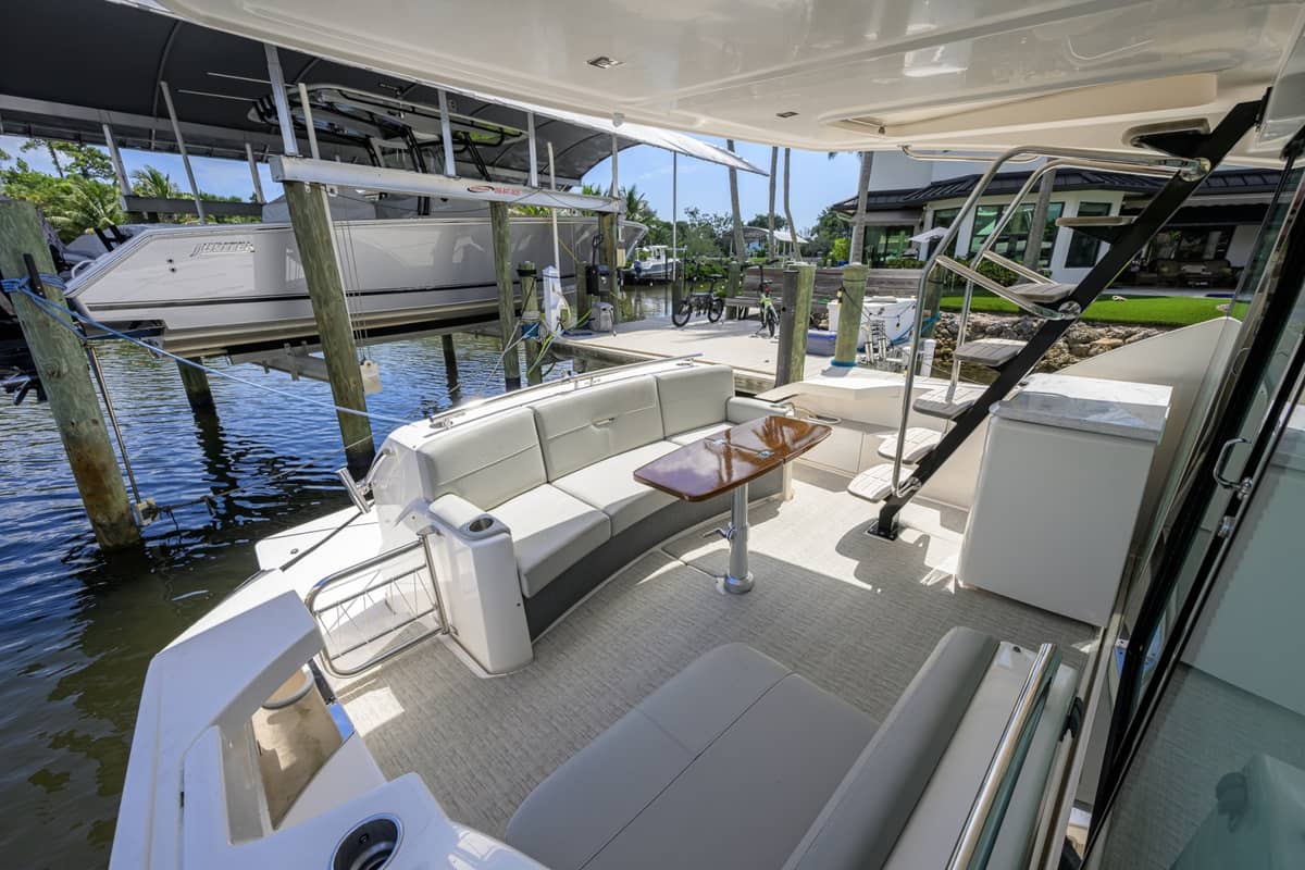 2017 Tiara Yachts 44 Flybridge "Daybreak" photo 3