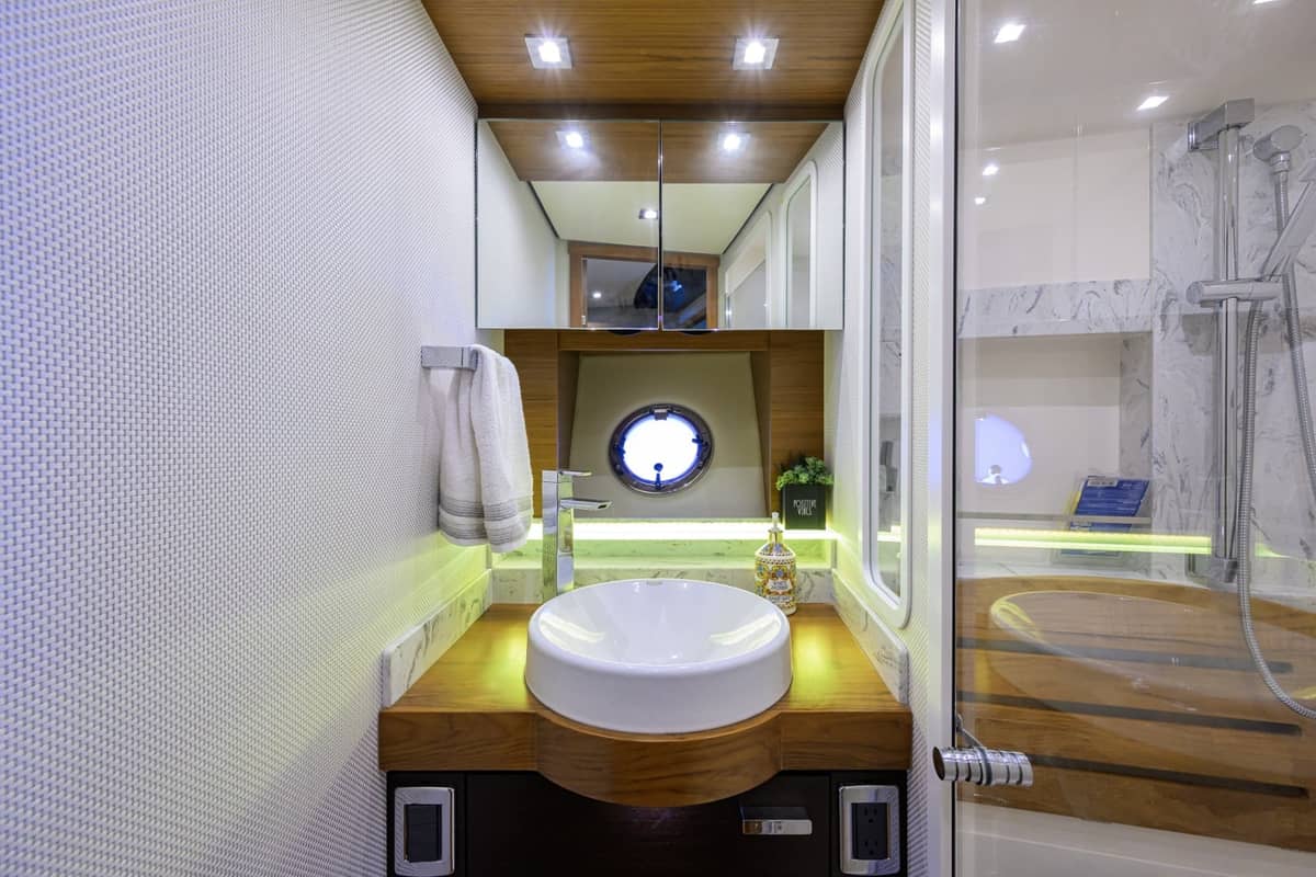 2017 Tiara Yachts 44 Flybridge "Daybreak" photo 26