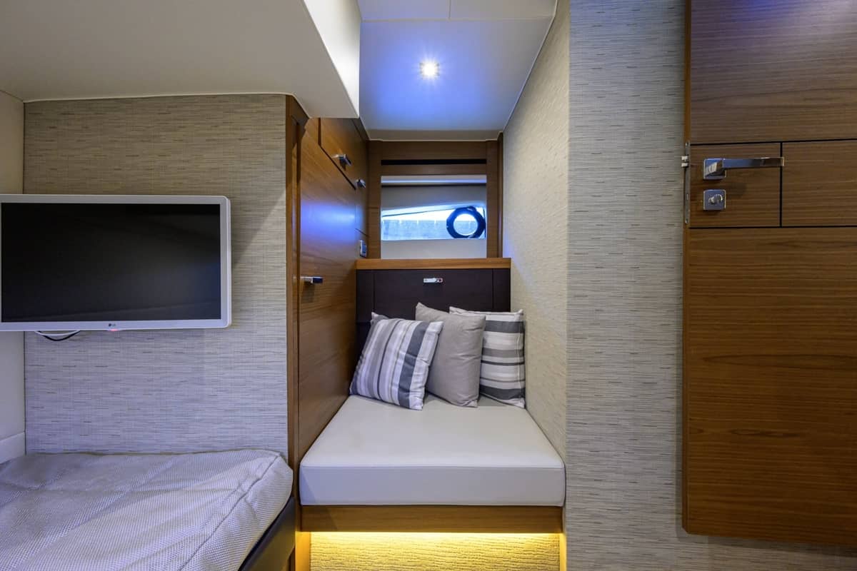 2017 Tiara Yachts 44 Flybridge "Daybreak" photo 29