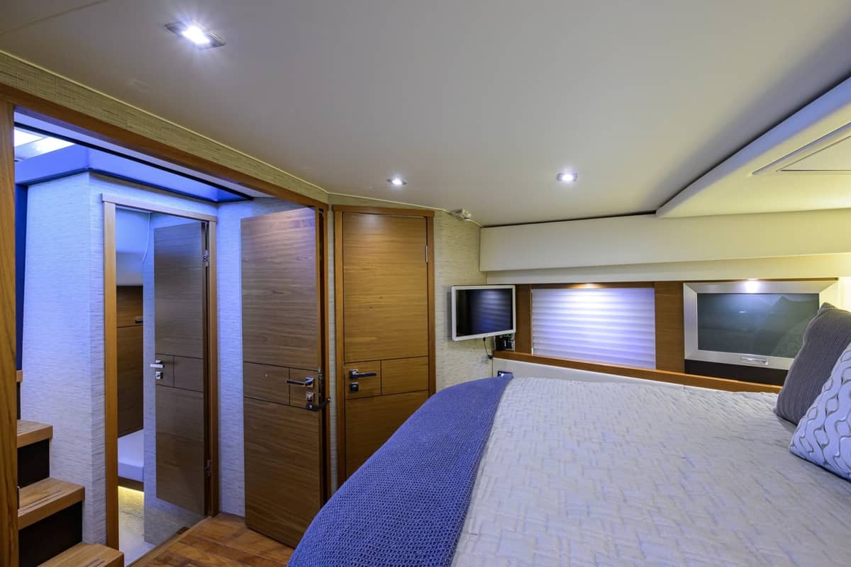 2017 Tiara Yachts 44 Flybridge "Daybreak" photo 21