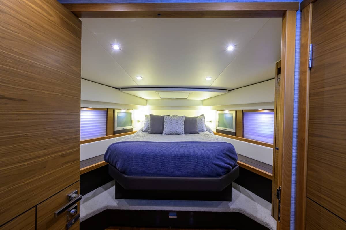 2017 Tiara Yachts 44 Flybridge "Daybreak" photo 19