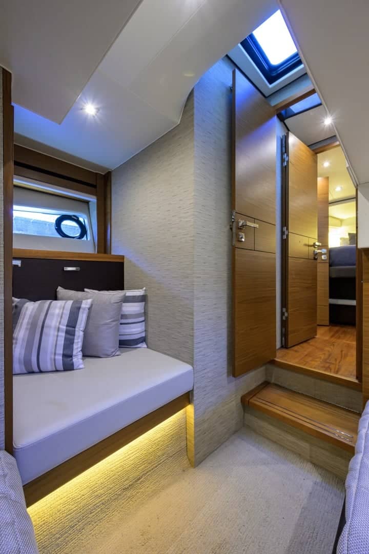 2017 Tiara Yachts 44 Flybridge "Daybreak" photo 28