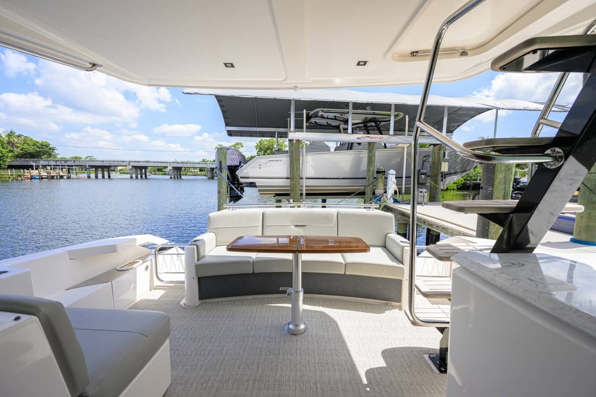 2017 Tiara Yachts 44 Flybridge "Daybreak" photo 4