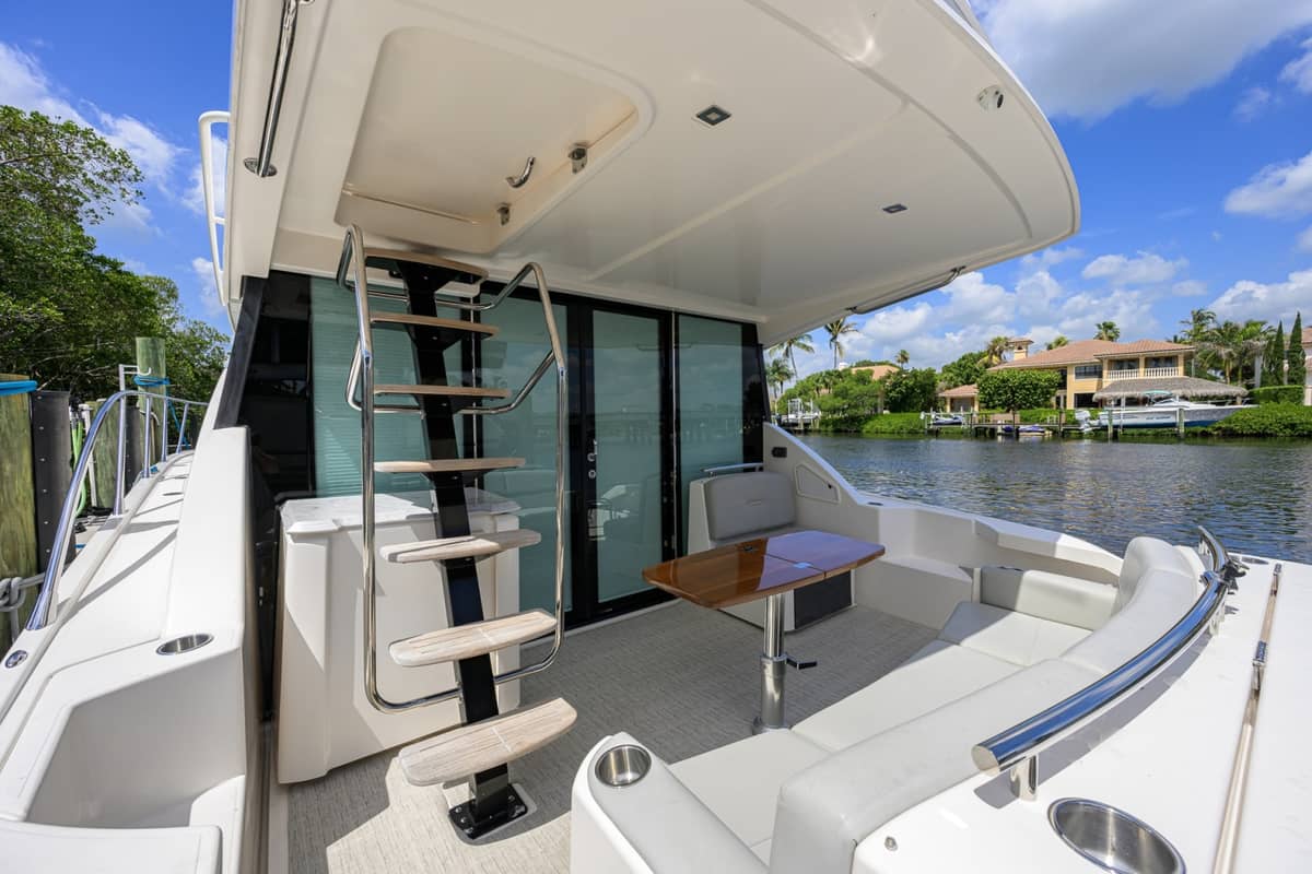 2017 Tiara Yachts 44 Flybridge "Daybreak" photo 7