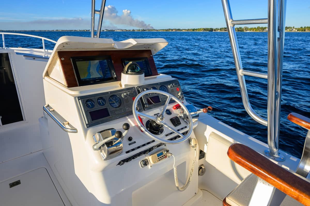 1998 Lazzara Yachts 28 Aura Tournament "Heron's Catch" photo 27
