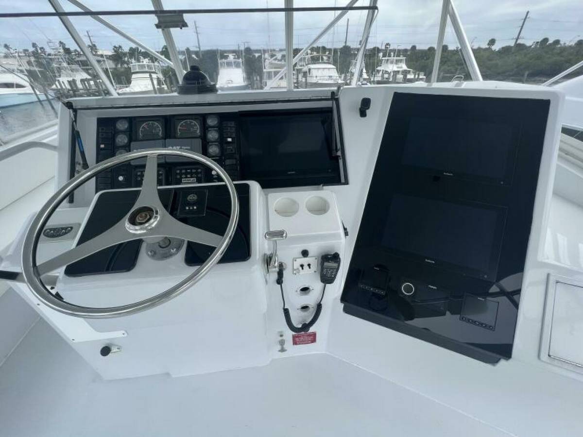 1999 Hatteras 60 Convertible "DOWN TIME" photo 19