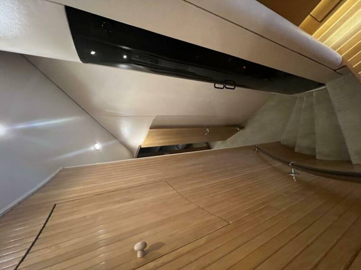 1999 Hatteras 60 Convertible "DOWN TIME" photo 25