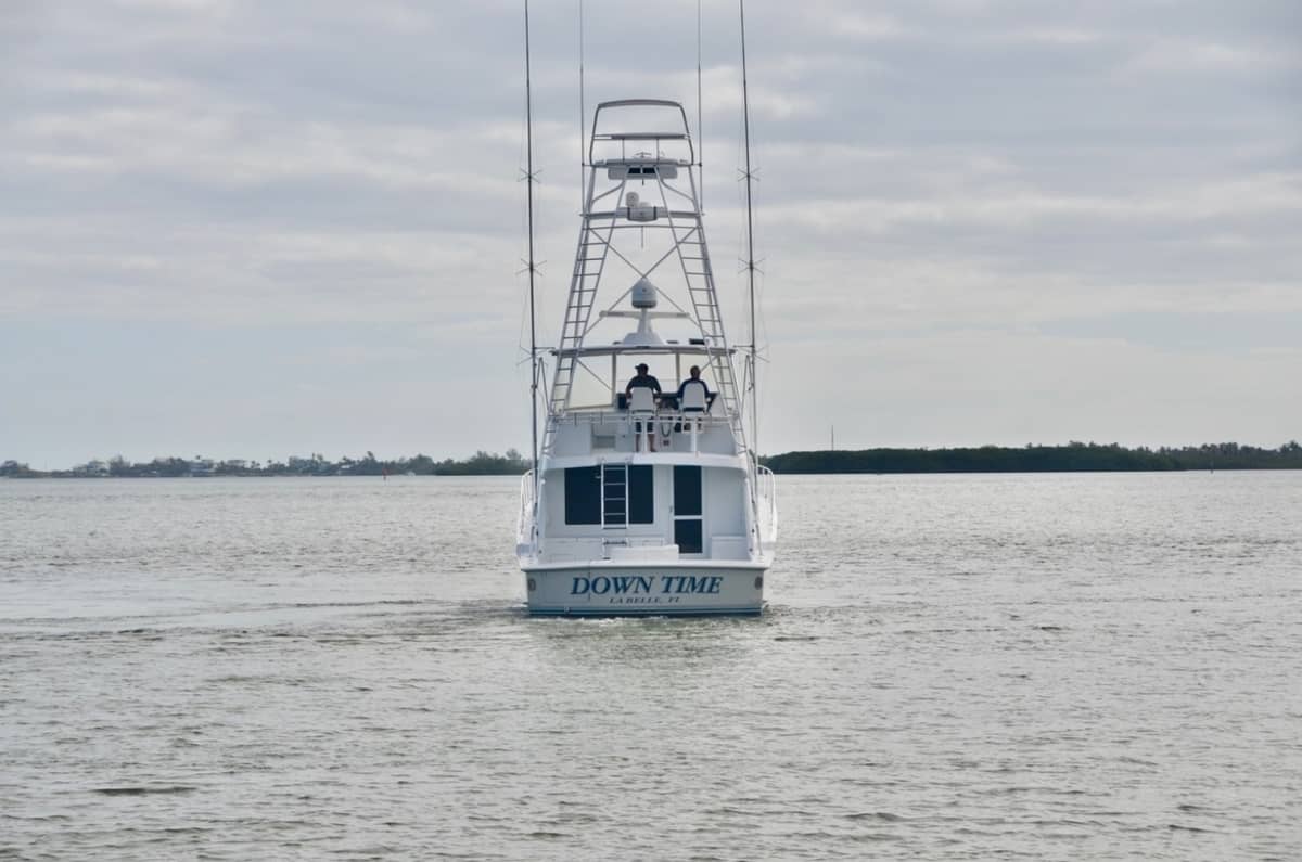 1999 Hatteras 60 Convertible "DOWN TIME" photo 3