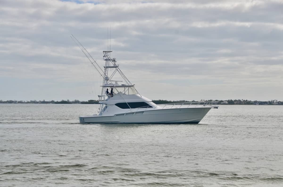 1999 Hatteras 60 Convertible "DOWN TIME" photo 2